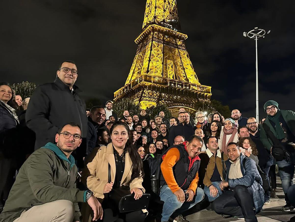 ESLSCA students at the Eiffel Tower in Paris